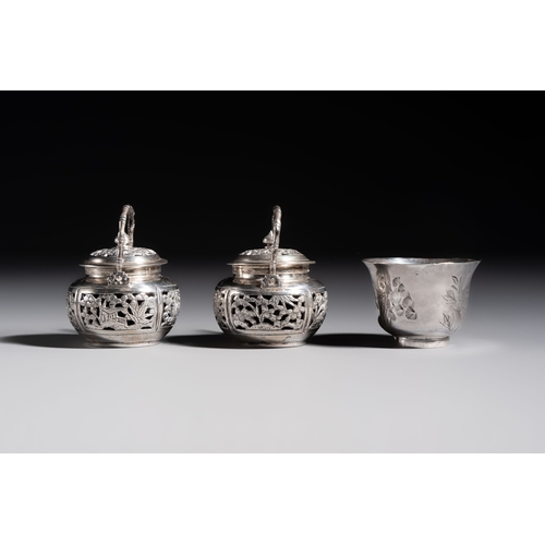 295 - A collection of 11 Chinese silver wares, various marks, 19/20th C.H.: 7,7 cm (the largest bracelet)D... 