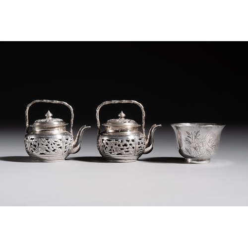 295 - A collection of 11 Chinese silver wares, various marks, 19/20th C.H.: 7,7 cm (the largest bracelet)D... 