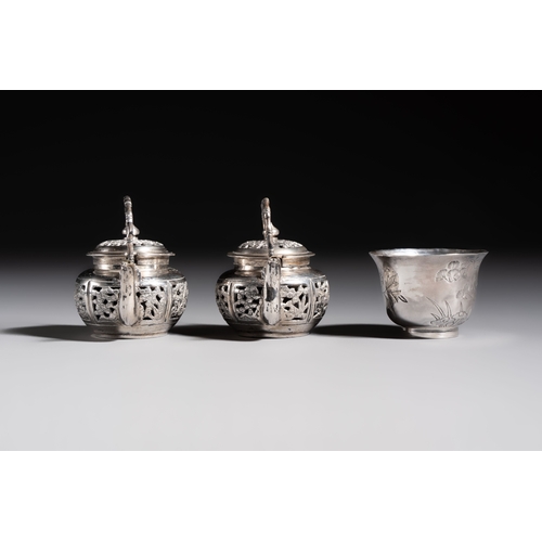 295 - A collection of 11 Chinese silver wares, various marks, 19/20th C.H.: 7,7 cm (the largest bracelet)D... 