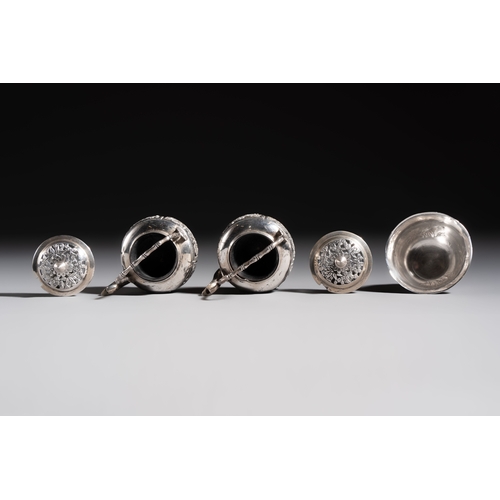 295 - A collection of 11 Chinese silver wares, various marks, 19/20th C.H.: 7,7 cm (the largest bracelet)D... 