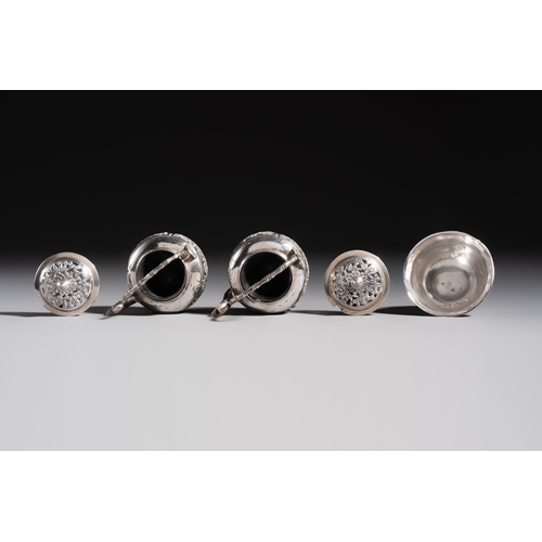 295 - A collection of 11 Chinese silver wares, various marks, 19/20th C.H.: 7,7 cm (the largest bracelet)D... 