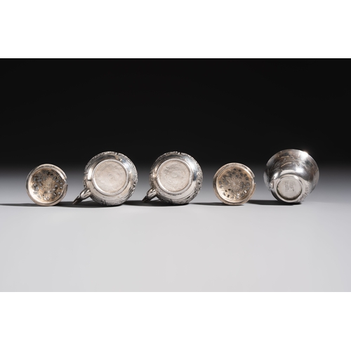 295 - A collection of 11 Chinese silver wares, various marks, 19/20th C.H.: 7,7 cm (the largest bracelet)D... 