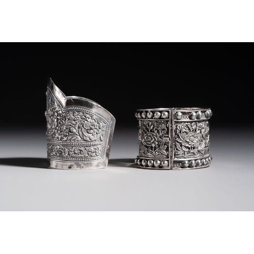 295 - A collection of 11 Chinese silver wares, various marks, 19/20th C.H.: 7,7 cm (the largest bracelet)D... 