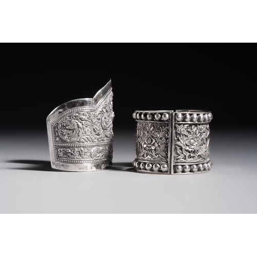 295 - A collection of 11 Chinese silver wares, various marks, 19/20th C.H.: 7,7 cm (the largest bracelet)D... 