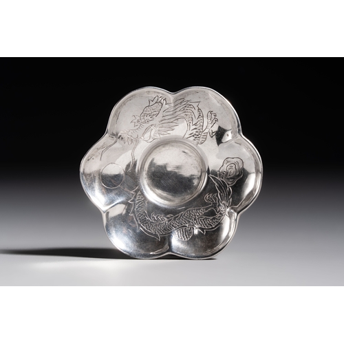 295 - A collection of 11 Chinese silver wares, various marks, 19/20th C.H.: 7,7 cm (the largest bracelet)D... 