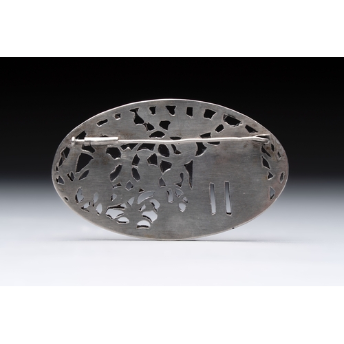 297 - A group of 17 silver wares, mainly Southeast Asia, 19/20th C.Dim.: 16,6 x 13,4 cm (the tray)L.: 9,5 ... 
