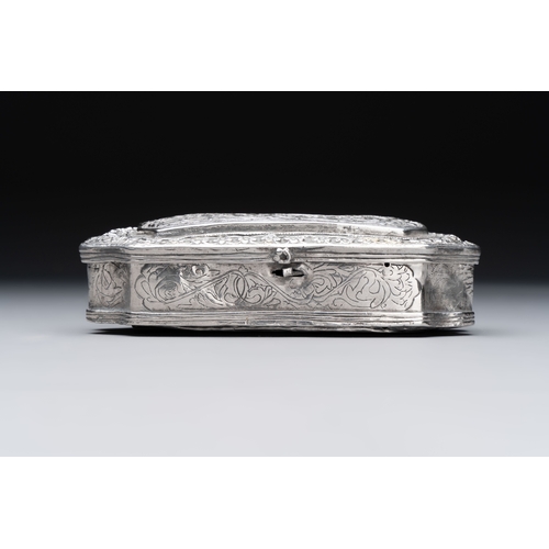297 - A group of 17 silver wares, mainly Southeast Asia, 19/20th C.Dim.: 16,6 x 13,4 cm (the tray)L.: 9,5 ... 