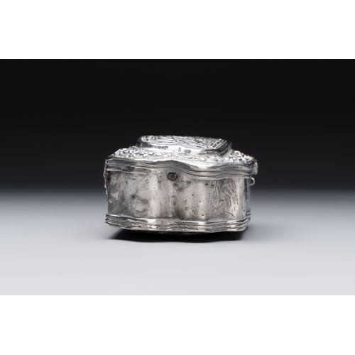 297 - A group of 17 silver wares, mainly Southeast Asia, 19/20th C.Dim.: 16,6 x 13,4 cm (the tray)L.: 9,5 ... 