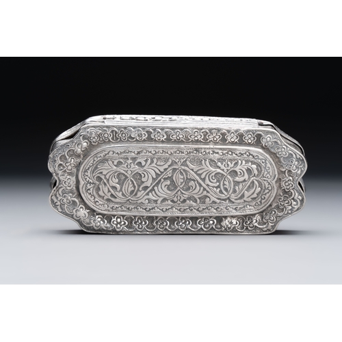 297 - A group of 17 silver wares, mainly Southeast Asia, 19/20th C.Dim.: 16,6 x 13,4 cm (the tray)L.: 9,5 ... 