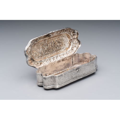 297 - A group of 17 silver wares, mainly Southeast Asia, 19/20th C.Dim.: 16,6 x 13,4 cm (the tray)L.: 9,5 ... 