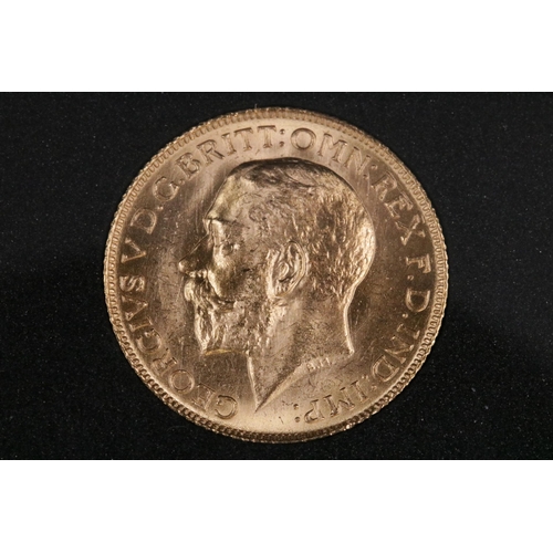 139 - 1925 George V Gold Sovereign V.F uncirculated and boxed from London Mint.