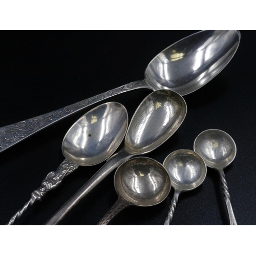 20 - A Large amount of silver flatware, weight 293 grams.