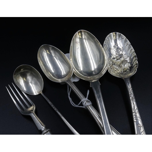 20 - A Large amount of silver flatware, weight 293 grams.