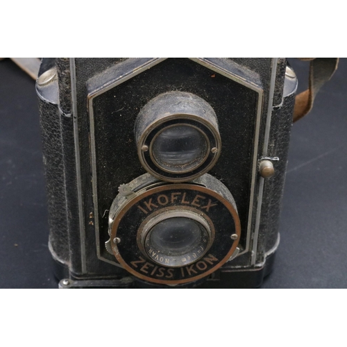 25 - Ikoflex Zeiss Ikon Vintage Camera with Original Leather Case