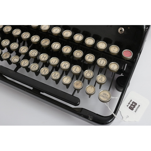 33 - A World War Two Werk-Somerda-Eriurt (Rheinmetall) German typewriter - the name is partially rubbed o... 