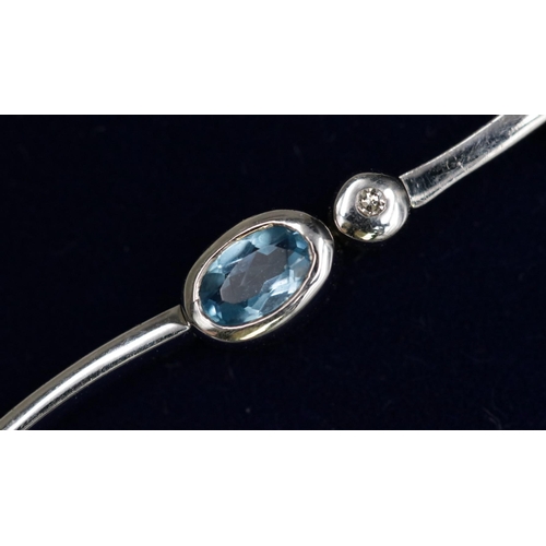 339 - White Gold Diamond & Aquamarine Bracelet