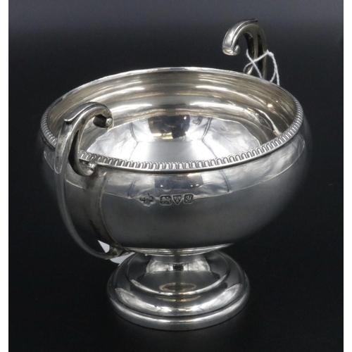 42 - Lovely Silver Sugar Bowl Chester 1924 (186 Grams)