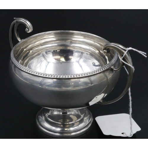 42 - Lovely Silver Sugar Bowl Chester 1924 (186 Grams)