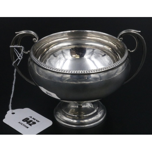 42 - Lovely Silver Sugar Bowl Chester 1924 (186 Grams)