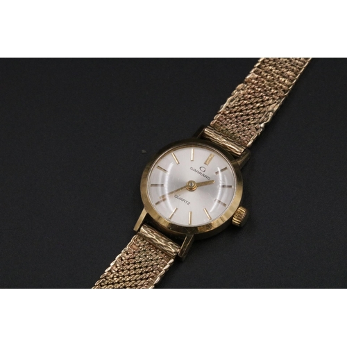 91 - 9CT Gold Garrard Watch Inscribed on the Back for Services between 1973 & 1988 - battery operated, fu... 