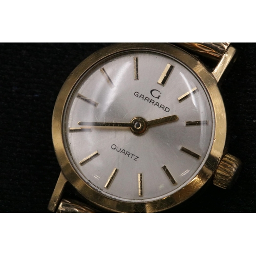 91 - 9CT Gold Garrard Watch Inscribed on the Back for Services between 1973 & 1988 - battery operated, fu... 