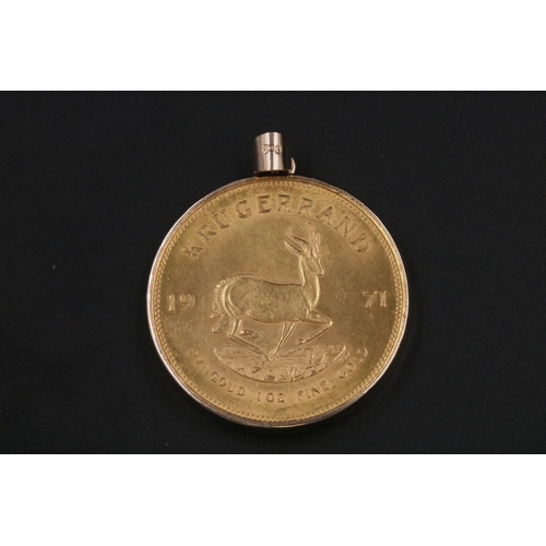 92 - 1 Oz Gold Krugerrand with 9CT Gold Mount for a Pendant - overall weight 36.53 grams 1971