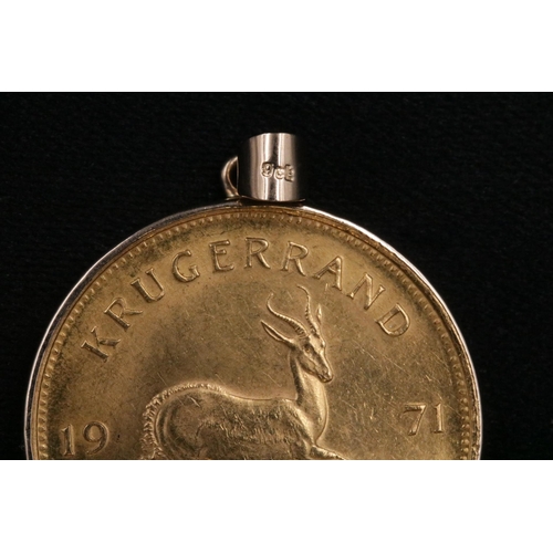 92 - 1 Oz Gold Krugerrand with 9CT Gold Mount for a Pendant - overall weight 36.53 grams 1971