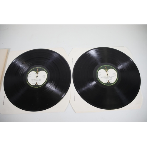 104 - The Beatles, White Album PMC 7067, Vinyl Album, Complete with photos and poster, Sleeve slightly dis... 