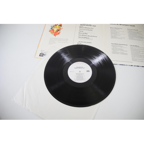 105 - The Beatles yellow submarine PCS 7070 Record looks in excellent condition record codes are  YEX .715... 