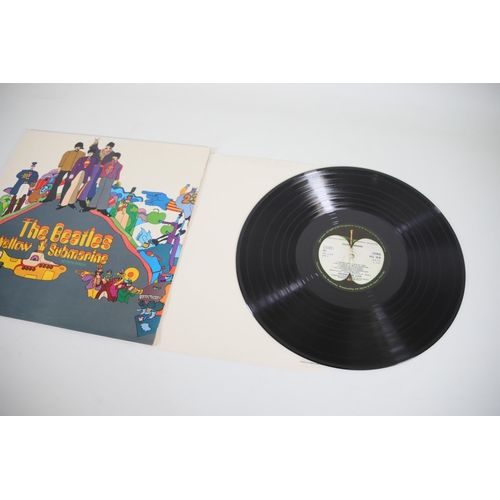 105 - The Beatles yellow submarine PCS 7070 Record looks in excellent condition record codes are  YEX .715... 