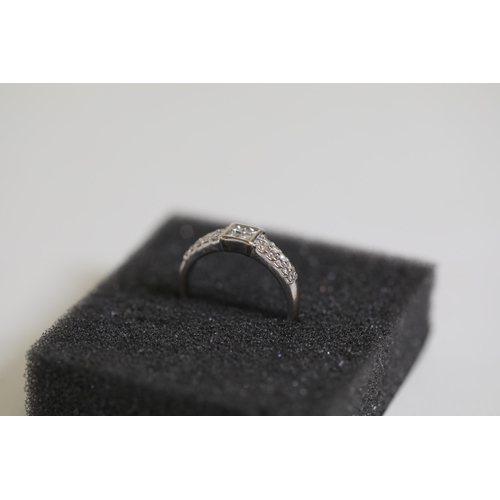 120 - A 4 stone diamond ring, in rub over setting with diamond shoulders. Set in 18ct white gold, ring siz... 