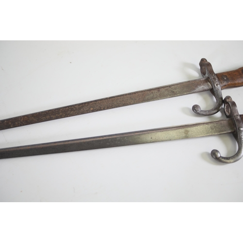 13 - 2 French Pre World War 1 bayonets, Circa 1877, 25