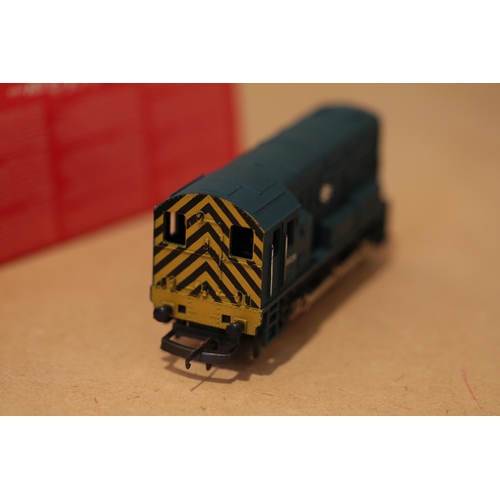 135 - 2 Diesel Shunters Hornby and Lima locomotives 1 is with its box British rail 0-6-0 diesel electric s... 