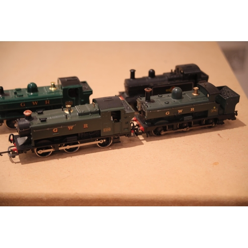 137 - 4 Panier tank locomotives 1 Lima Italy 1 is a triang R.52 1 Hornby and the other is believed to be t... 