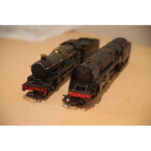 138 - Triang Hornby locomotive 92166 black 2 / 10 / 0 Tender is loose and Airfix dated 1977 4073 Locomotiv... 