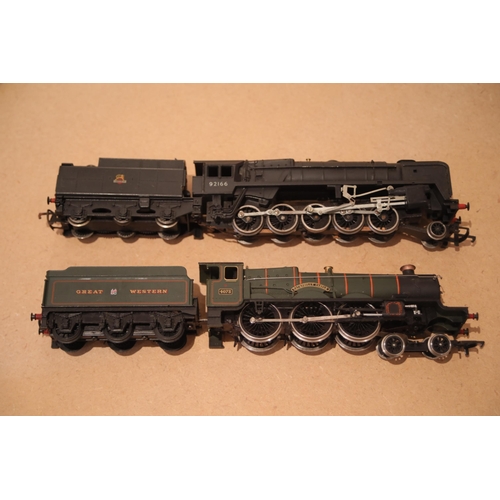 138 - Triang Hornby locomotive 92166 black 2 / 10 / 0 Tender is loose and Airfix dated 1977 4073 Locomotiv... 