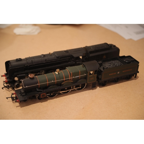 138 - Triang Hornby locomotive 92166 black 2 / 10 / 0 Tender is loose and Airfix dated 1977 4073 Locomotiv... 