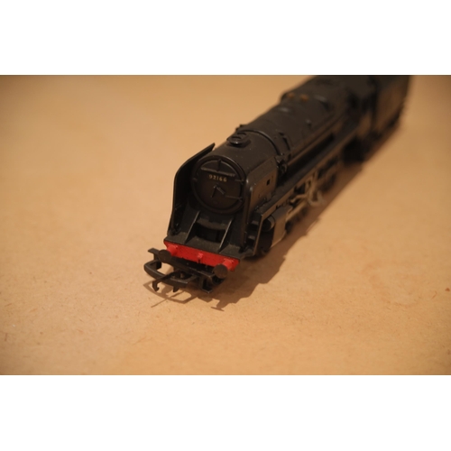 138 - Triang Hornby locomotive 92166 black 2 / 10 / 0 Tender is loose and Airfix dated 1977 4073 Locomotiv... 