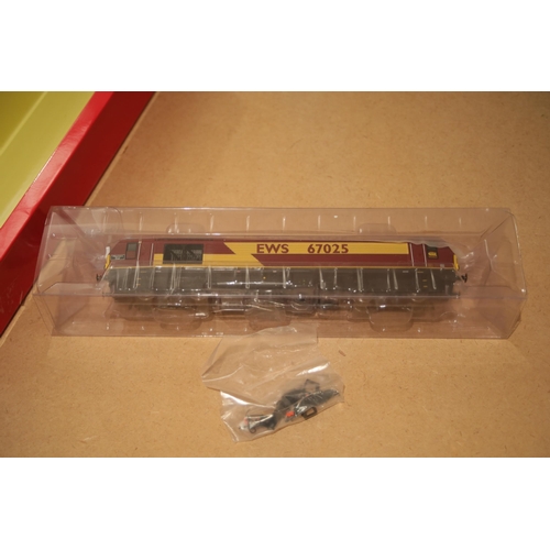 140 - Western Star Hornby Locomotive EWS 67025 boxed and was sealed unsealed for photography then put back... 