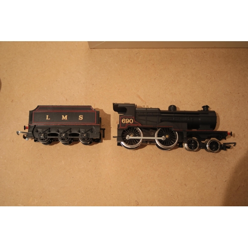 142 - Hornby Railways LMS 440 class 2p fowler locomotive this locomotive has a broken step where the drive... 