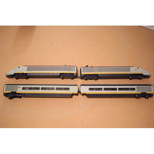 144 - Eurostar locomotive set 2 engines and 2 carriages Hornby the coupling on 1 carriage is broken made b... 