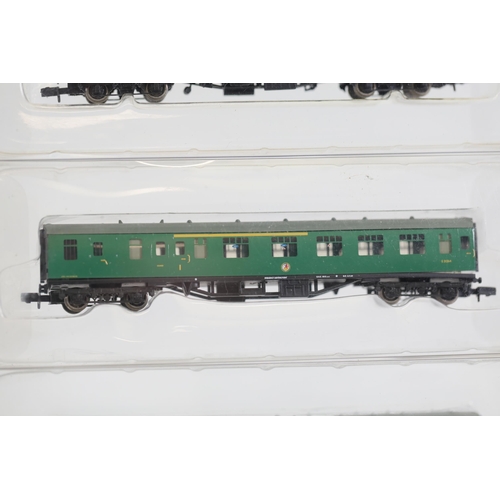 149 - 6 Grafar Train Carriages in boxed n gauge