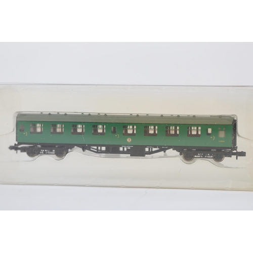 149 - 6 Grafar Train Carriages in boxed n gauge