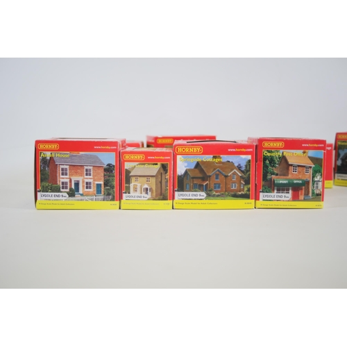 151 - Selection of Hornby cottages homes and shops 9 of which are boxed 2 shops do not have boxed the off ... 