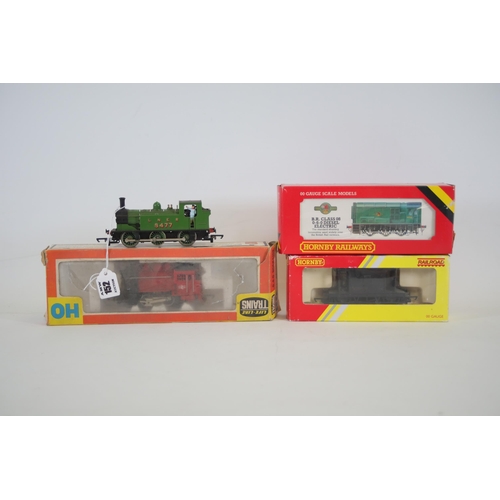 152 - Hornby Lner 8477 and R.156 B.R class 08 0 - 6 -0 Diesel electric shunter boxed  + a life like trains... 