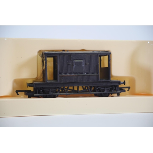 152 - Hornby Lner 8477 and R.156 B.R class 08 0 - 6 -0 Diesel electric shunter boxed  + a life like trains... 