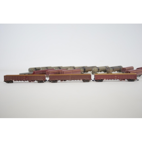 160 - Selection of Bachmann Goods transport Carriages and Grafar Bp tankers 17 in total ALL N gauge The gr... 