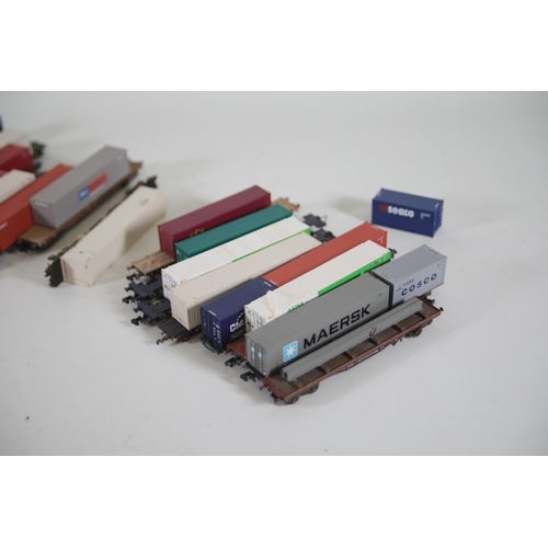 171 - 18 N gauge Goods transport Container wagons made by Bachmann Dapol and piccolo all look to be in goo... 