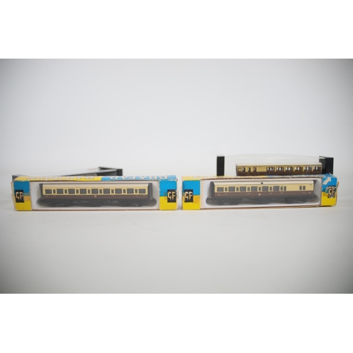 174 - Graham farish 0614 x2 Coaches and 2 Grafar railways coaches boxed n gauge look to be in good conditi... 