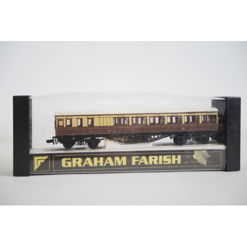 174 - Graham farish 0614 x2 Coaches and 2 Grafar railways coaches boxed n gauge look to be in good conditi... 